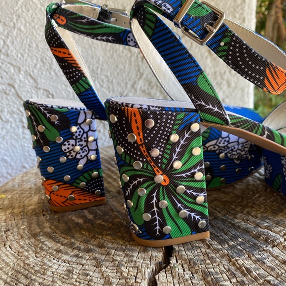 PHEONIX STUD LEATHER PLATFORM SANDAL - Picture 6 of 7